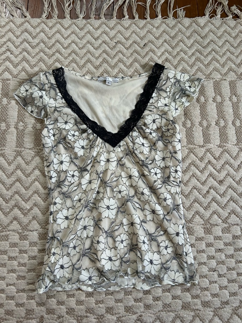 Moa Moa Y2K Black Lace-Trim Floral Camisole on Ivory